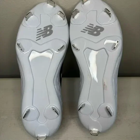 NWOT New Balance Fresh Foam Velo V3 Softball Cleats Women Size 6 - Picture 11 of 12